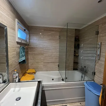 Проживание в семье Private With View *